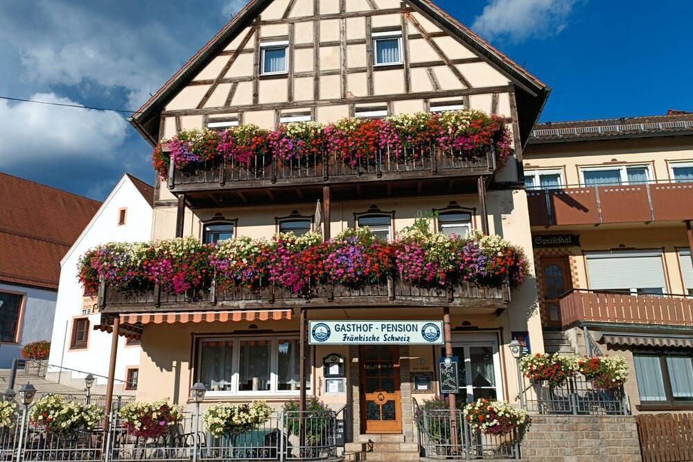 Einzelzimmer mit Balkon - Gasthof-Pension Fränkische Schweiz Obertrubach in Obertrubach, Frankenalb