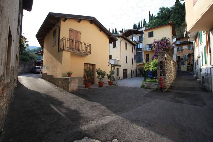 Appartement entier, Appartement 'Casa Marsilva - 1st Floor' avec vue sur la montagne, Wi-Fi et climatisation in Maderno, Toscolano-Maderno