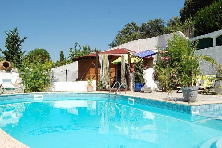 Gîte pour 2 personnes, avec piscine ainsi que terrasse et jardin à Sussargues