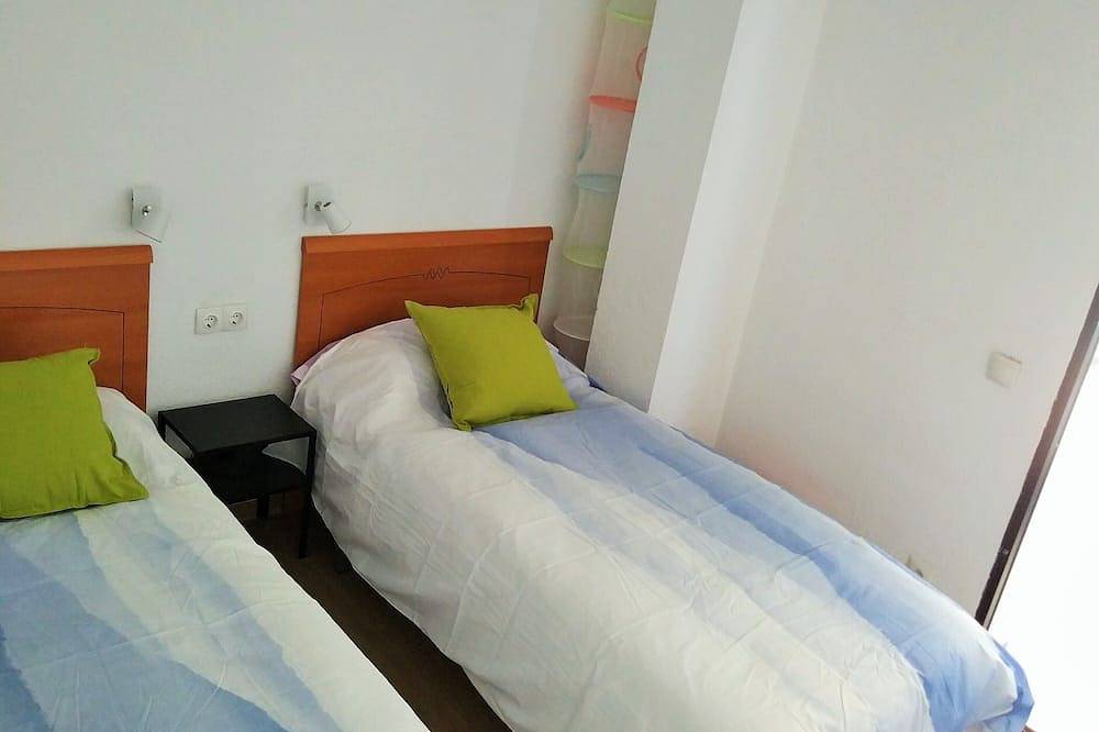 Ganze Wohnung, Tolle Wohnung in der Nähe von Puerto Marina, Pool und Tennisplatz in Benalmádena Costa, Benalmádena