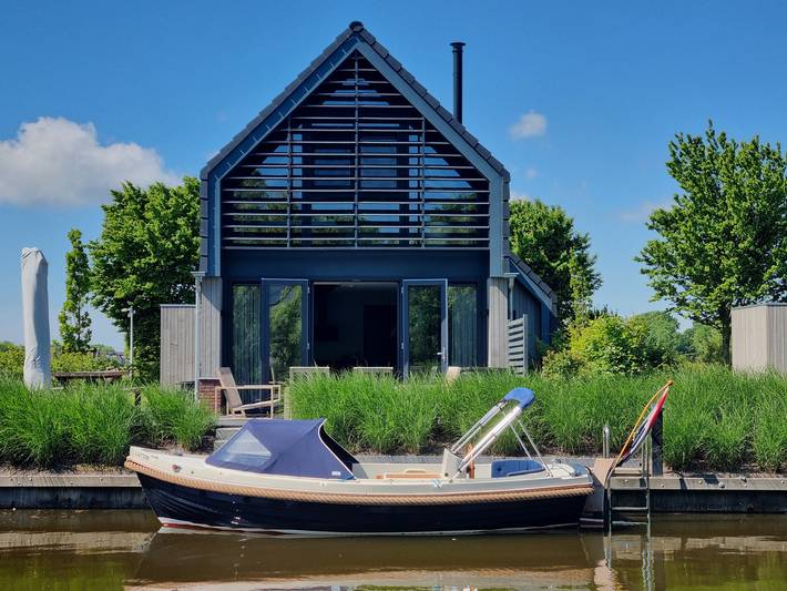 Villa voor 6 personen, met terras en tuin in Friesland