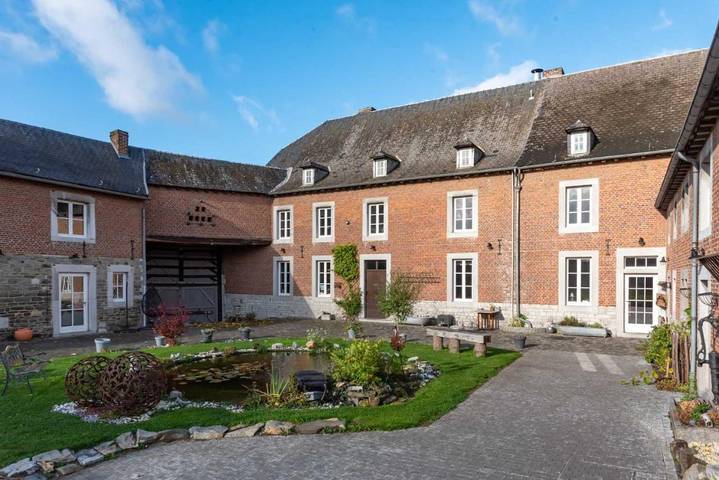 Location de vacances pour 2 personnes, avec Terrasse et Jacuzzi ainsi que Jardin et Sauna à Braives