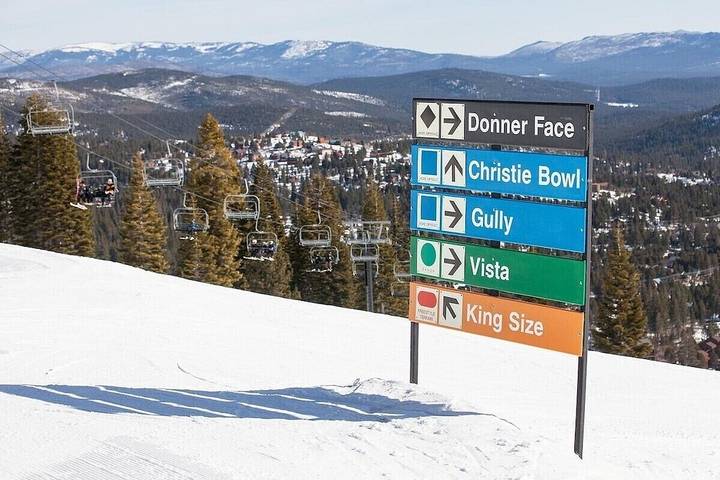 Vacation rental for 8 people, with pool and hot tub as well as sauna and yard, with pets in Truckee