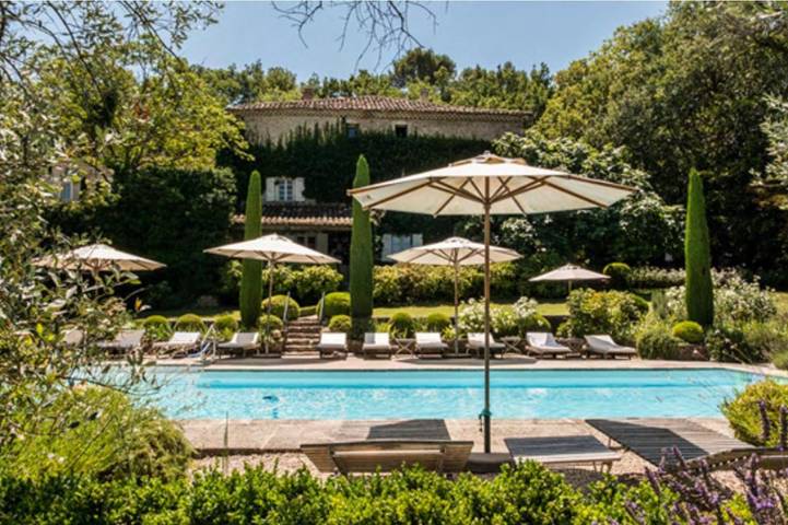 Appart’hôtel pour 2 personnes, avec piscine et vue ainsi que terrasse et jardin