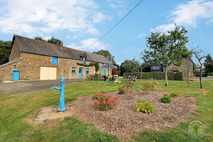 Gîte pour 6 personnes, avec terrasse et jardin, animaux acceptés dans Saint-Marc-le-Blanc