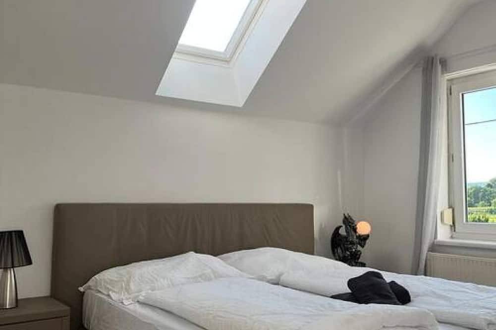 Charming Villa Stay for 2 with Lush Garden Access in Floridsdorf, Wien