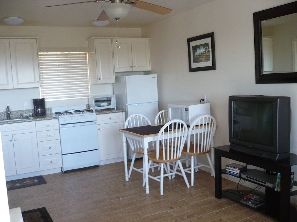 Ganze Wohnung, Das Hotel liegt im Herzen von Cambria. Stand alone Wohnung im ersten Stock. in Cambria, San Luis Obispo County