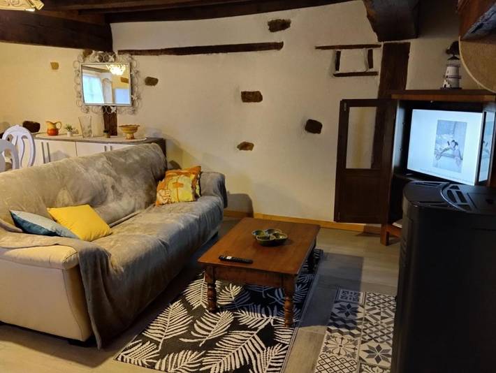 Location de vacances pour 4 personnes, avec piscine ainsi que vue et jardin à Pouilly-sous-Charlieu - 3