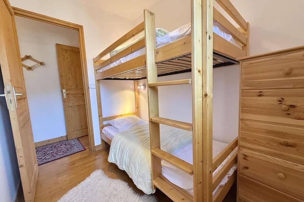 Appartement entier, 10m du centre station, 1er étage, balcon, parking, télévision, casier à ski, 50m², Praz sur Arly in Praz-sur-Arly, Pays du Mont-Blanc