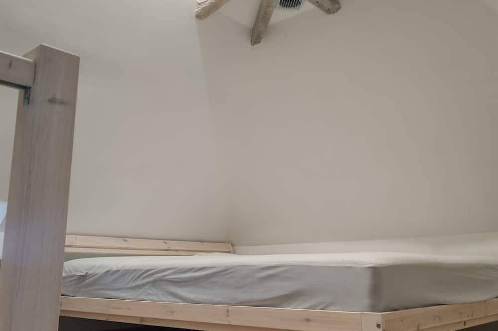Entire apartment, 4-person gite in the center of one of France's most beautiful villages in Collonges-la-Rouge, Massif Central