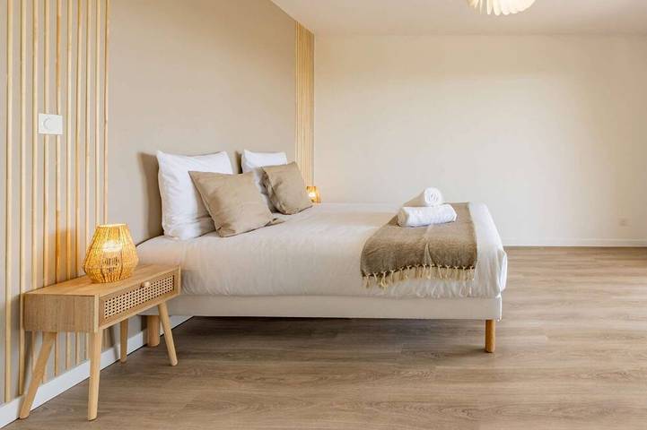 Location de vacances pour 15 personnes, avec jardin ainsi que terrasse et jacuzzi dans Esperce - 3