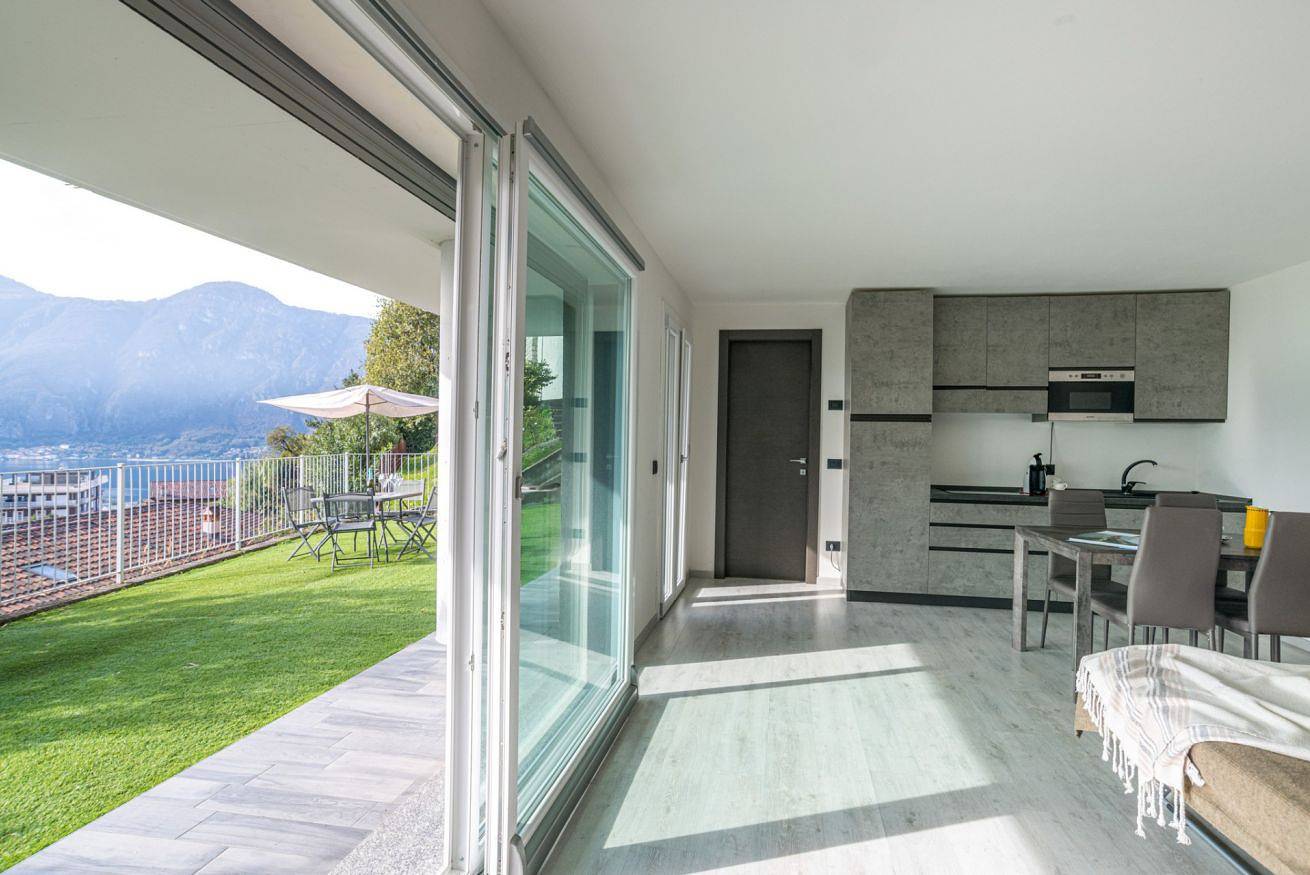 Geheel appartement, Vakantieappartement voor 4 personen met balkon in Mandello del Lario, Westelijke Bergamo-Alpen