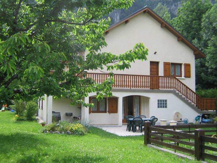 Gîte pour 6 personnes, avec Terrasse ainsi que Jardin et Vue
