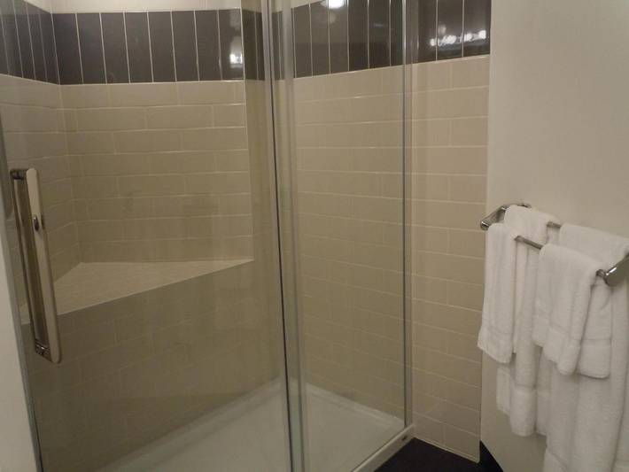 Hôtel pour 2 personnes, avec sauna et jacuzzi ainsi que piscine et terrasse dans Trois-Rivières (Canada) - 4