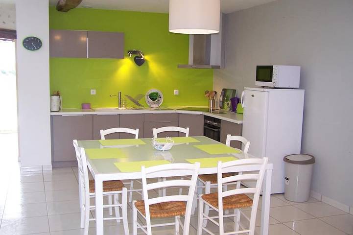 Gîte pour 4 personnes, avec piscine à Cescau