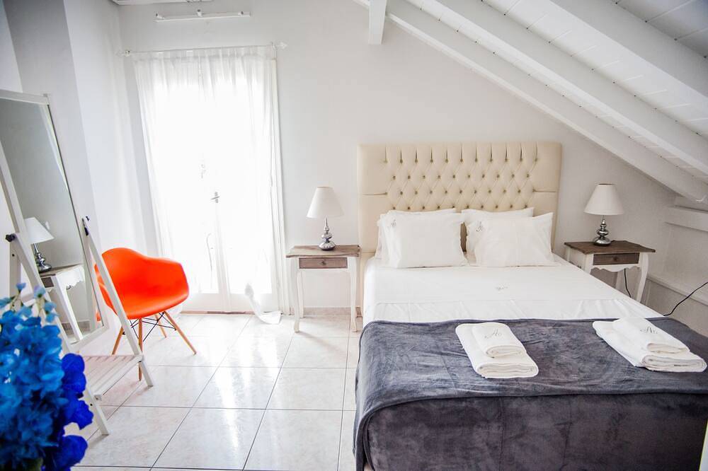 Ganze Wohnung, Gemütliche 3-Zimmer-Wohnung im Zentrum von Fiskardo, nahe dem Strand. in Fiskardo, Kefalonia
