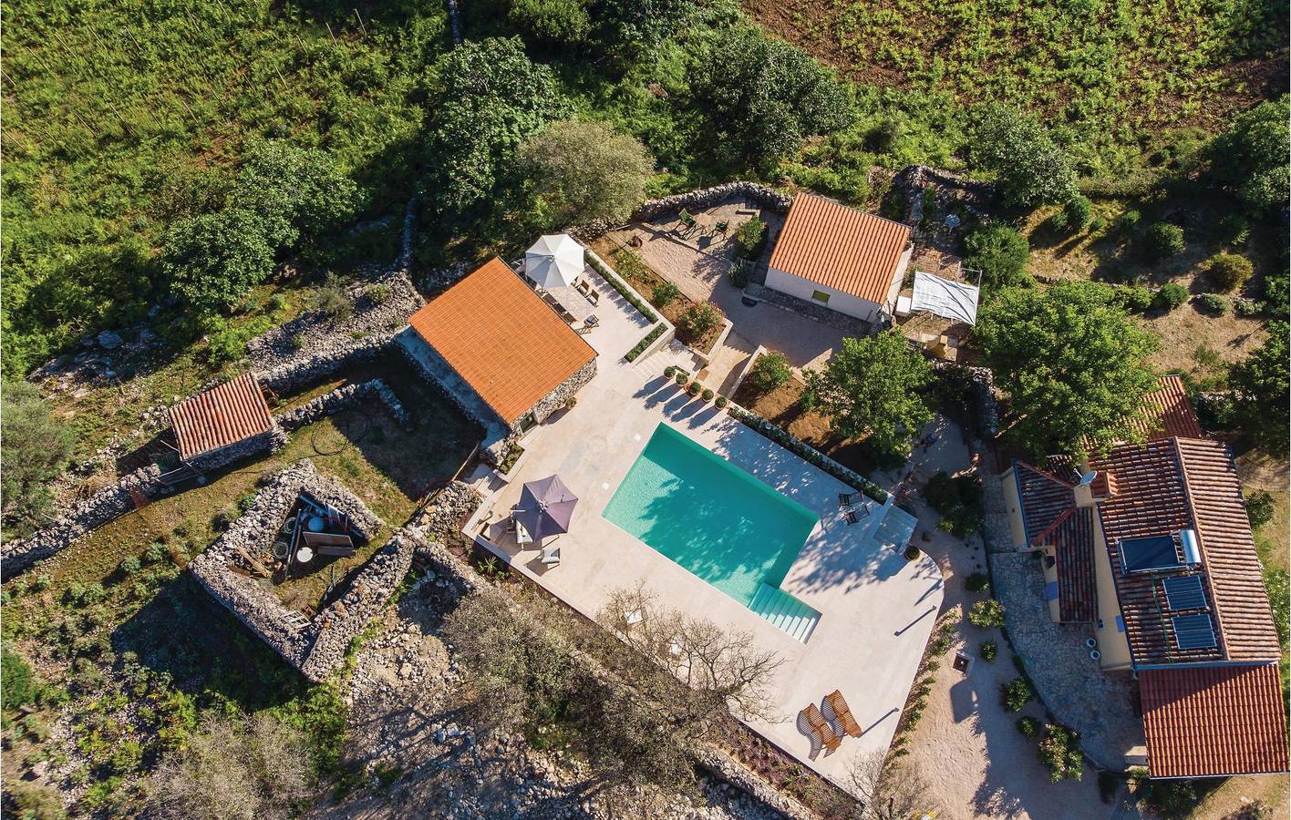 Reizende 2-Zimmer-Wohnung mit Pool, Terrasse und WLAN in Lošinj, Cres