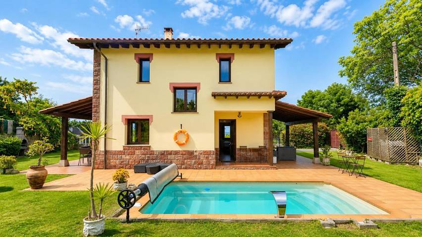 Chalet para 6 personas, con Balcón y Terraza además de Jardín y Piscina en Asturias