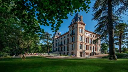 Hôtel pour 2 personnes, avec jardin et piscine ainsi que sauna et vue, animaux acceptés à Fiac (Tarn)