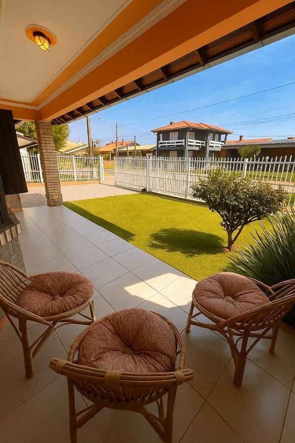Casas e apartamentos de temporada para 8 pessoas, com terraço e vista e ainda piscina, com animais de estimação em Xangri-lá