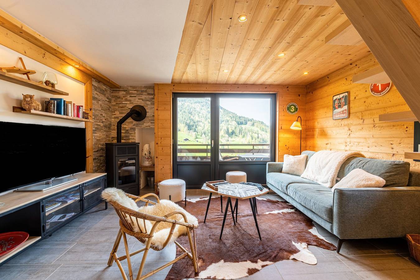 Appartement entier, Appartement "Les Genevriers" avec vue sur les montagnes, balcon et Wi-Fi in Le Grand-Bornand, Région d'Annecy