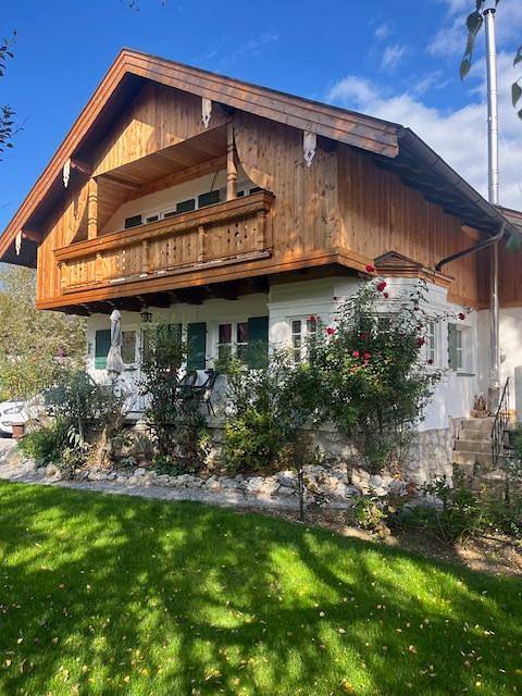 Ganze Ferienwohnung, Landhaus Falkennest - Ferienwohnung Landhausidylle am Wasserfall, 70qm für max. 4 Pers. in Flintsbach am Inn, Bayerische Alpen