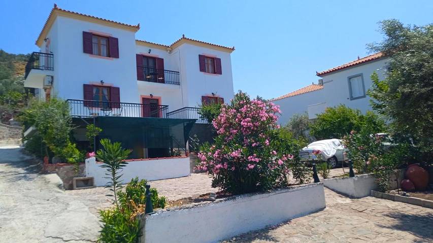 Appart’hôtel pour 2 personnes, avec Balcon et Terrasse ainsi que Jardin et Vue