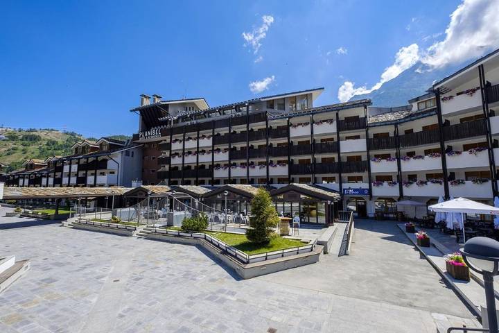 Location de vacances pour 6 personnes, avec jardin et sauna ainsi que piscine et vue, animaux acceptés à La Thuile - 3