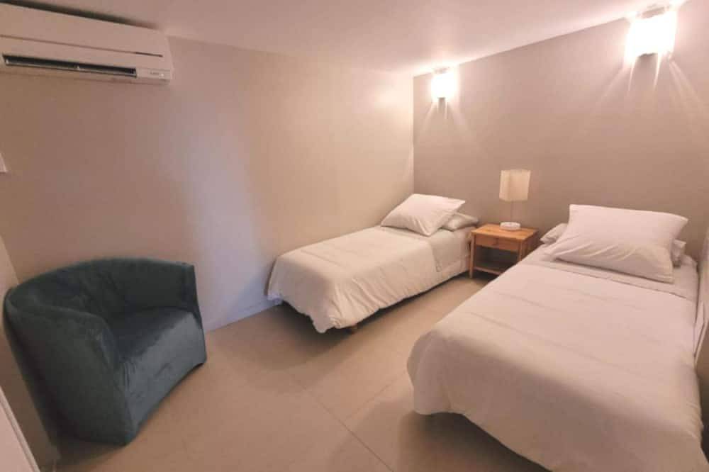 Entire apartment, Cosy Cottage above Monaco in La Turbie, Nice region