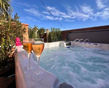 Gîte pour 5 personnes, avec jardin ainsi que jacuzzi et piscine à Calmont