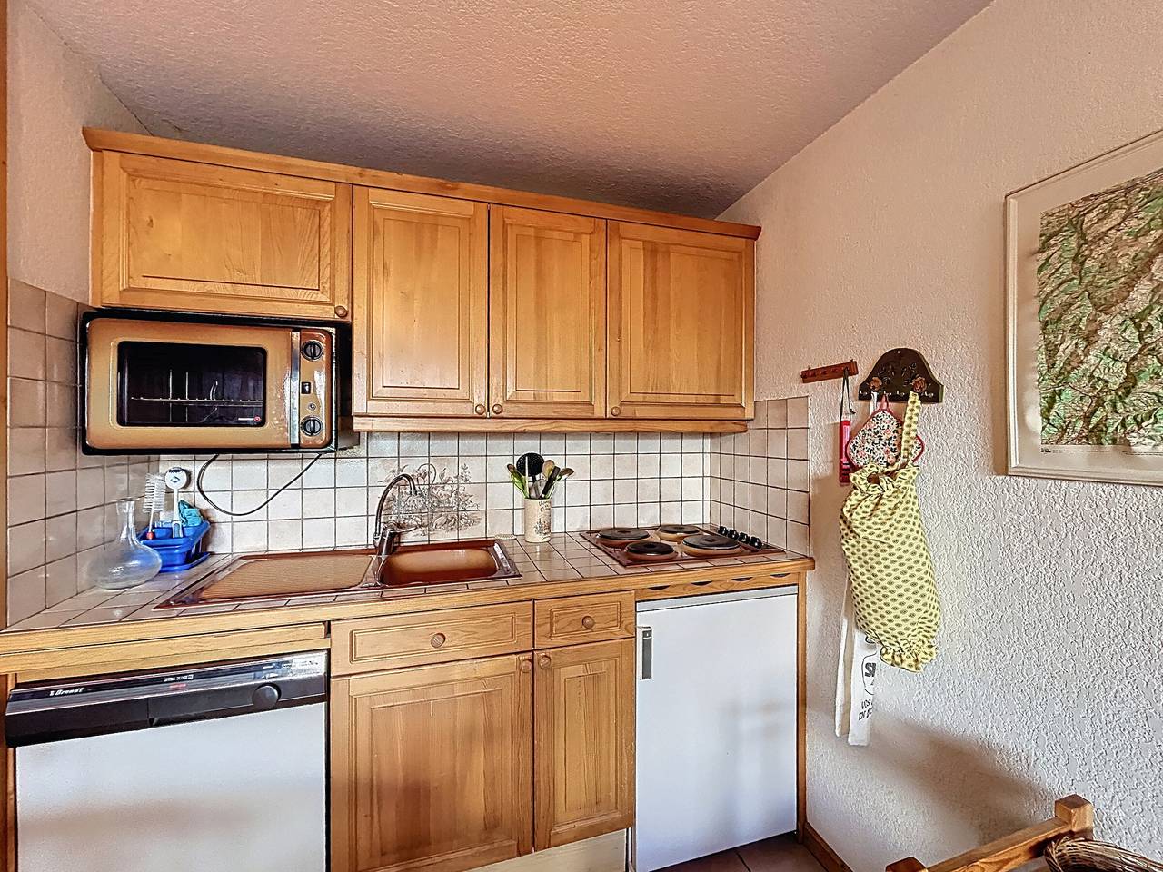 Entire apartment, Apartment near village, ski bus access, Mont Blanc view in Combloux, Pays du Mont-Blanc