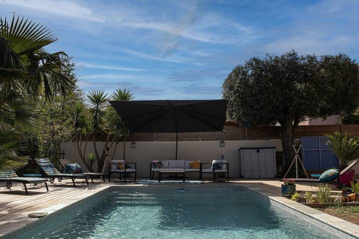 Gîte pour 4 personnes, avec piscine ainsi que terrasse et jardin, animaux acceptés à Oletta