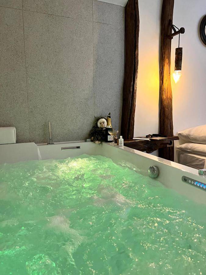 Hotel para 2 personas, con jacuzzi - 1