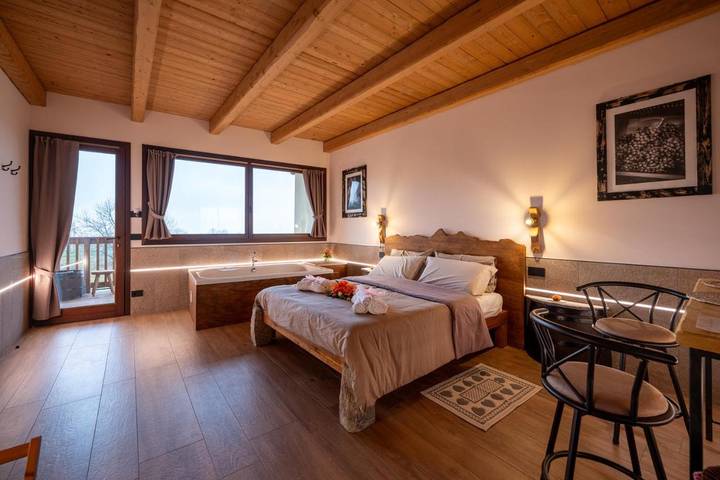 Location de vacances pour 2 personnes, avec jacuzzi et jardin à Pignerol - 2