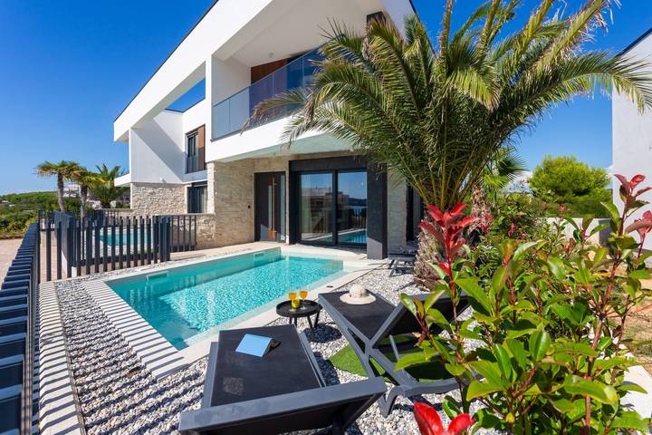 Villa für 6 Personen, mit Pool und Meerblick sowie Balkon, kinderfreundlich in Medulin