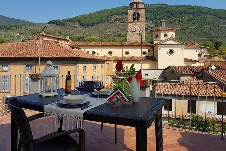 Agriturismo per 7 persone, con balcone in Buti