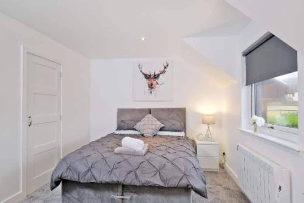 Contemporary Highland House close to town and Ben Nevis in Fort William, Loch Linnhe