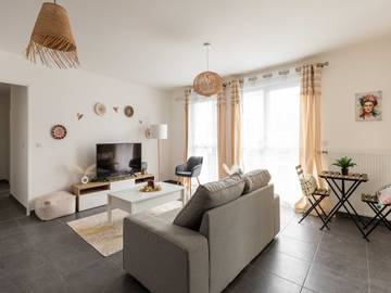 Gîte pour 4 personnes, avec terrasse, adapté aux familles à Caluire-et-Cuire