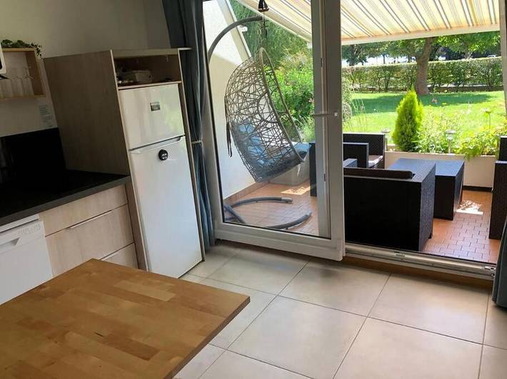 Gîte pour 2 personnes, avec vue sur le lac et vue ainsi que jardin et terrasse dans Esplanade du Lac ( Aix-les-Bains) - 4