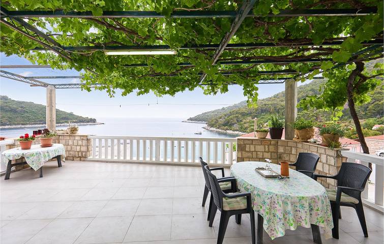 Apartamento de férias inteiro, Retiro à beira-mar: WiFi, AC, Terraço, Estacionamento, 200m da praia in Velika Saplunara, Saplunara