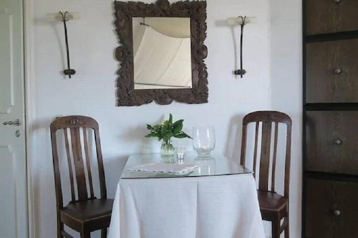 Entire apartment, Lake view vacation apartment with lake terrace, beach, jetty, boat mooring in Alt Schwerin, Lake Plauer