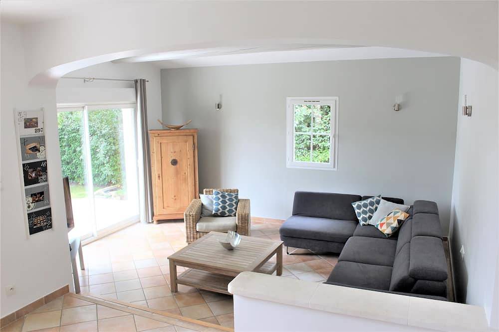 Modern air-conditioned house with swimming pool Drôme provençale in Saint-Paul-Trois-Châteaux, Nyons region