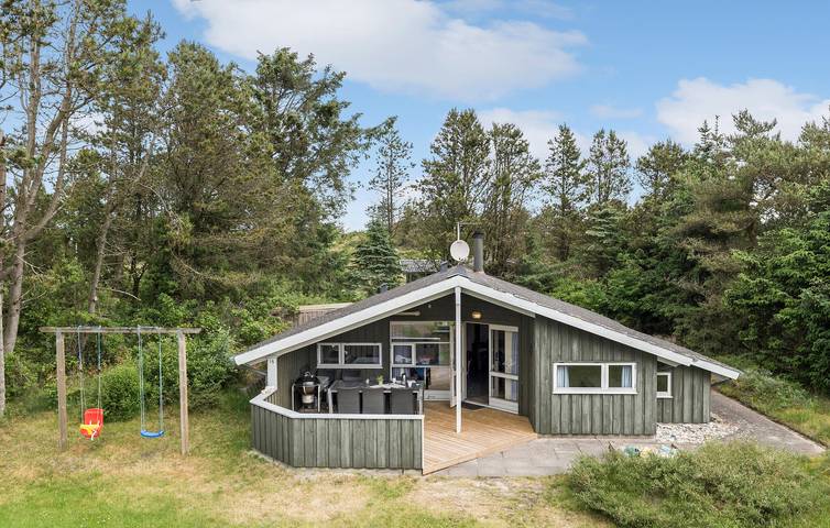 Ferienhaus für 8 Personen, mit Terrasse und Whirlpool sowie Sauna in Slettestrand