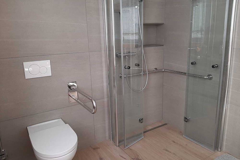 Ganze Wohnung, Barrierefreie und geräumige Ferienwohnung am Fluss. in Gemünden am Main, Maindreieck