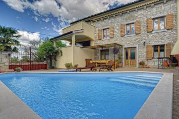 Ferienhaus für 8 Personen, mit Garten und Balkon sowie Pool in Istrien