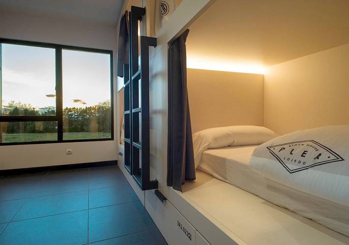 Hostal, con Terraza y Jardín en Loredo