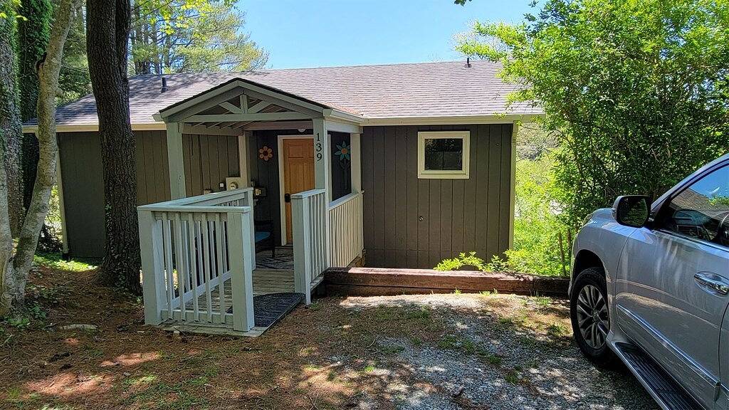 It`s all new at Village Sunset, sweet little hidea in Blue Ridge Parkway, Blowing Rock