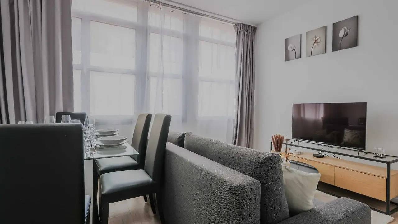 Entire holiday apartment, Holiday apartment for 7 people in Levallois-Perret, Hauts-de-Seine