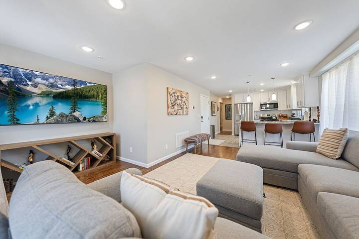 Vacation rental for 12 people, with yard, with pets in Newark