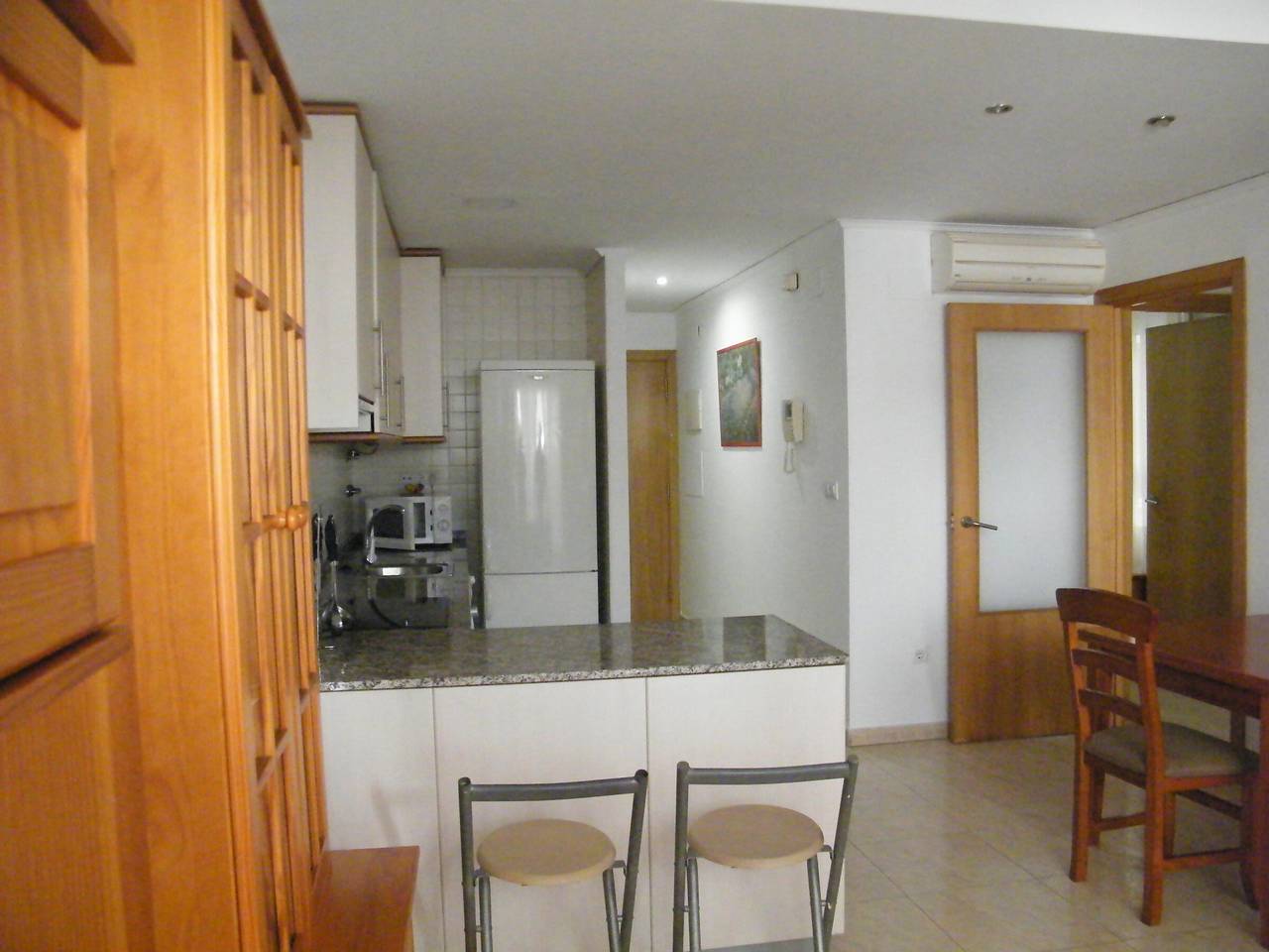 Appartamento intero, Gandía Beach Apt: 2Br, A/C, Terrace, Near Shops, Parking in Playa de Gandía, Costa de Valencia